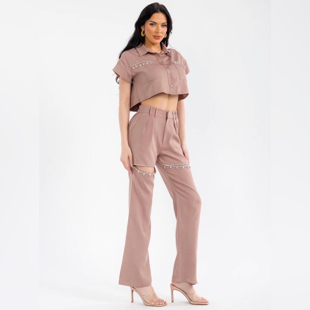 SET SHORT SLEEVE TOP & BUTTON CLOSURE PANTS STUDS CUT OUT 2PC.